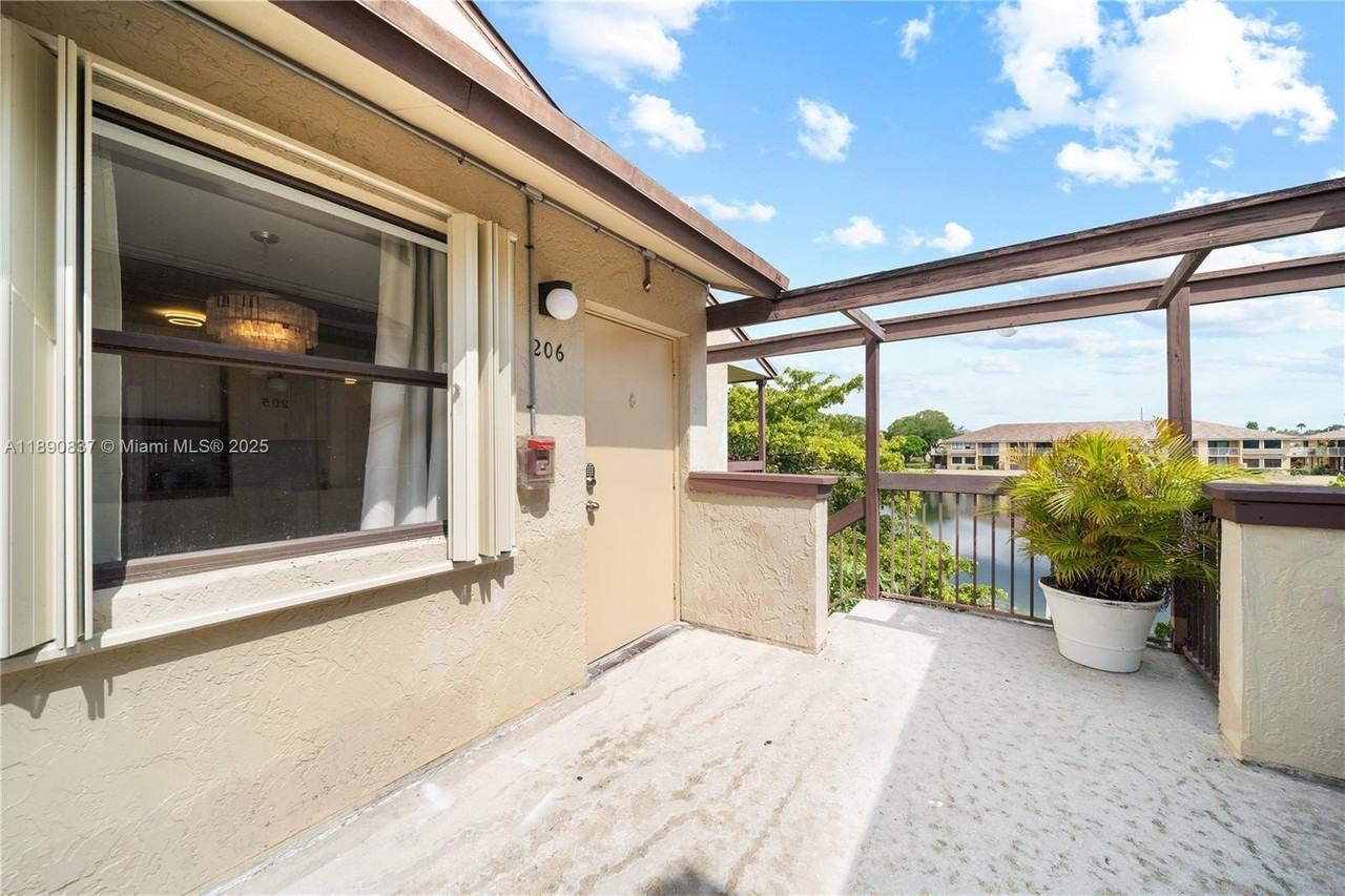 485 Nw 210th St #206 - Photo 2 of 21