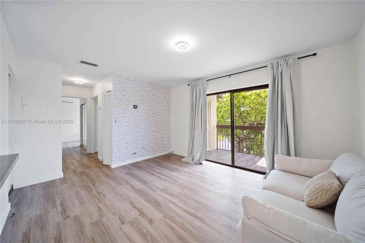 485 Nw 210th St #206 - Photo 4 of 21