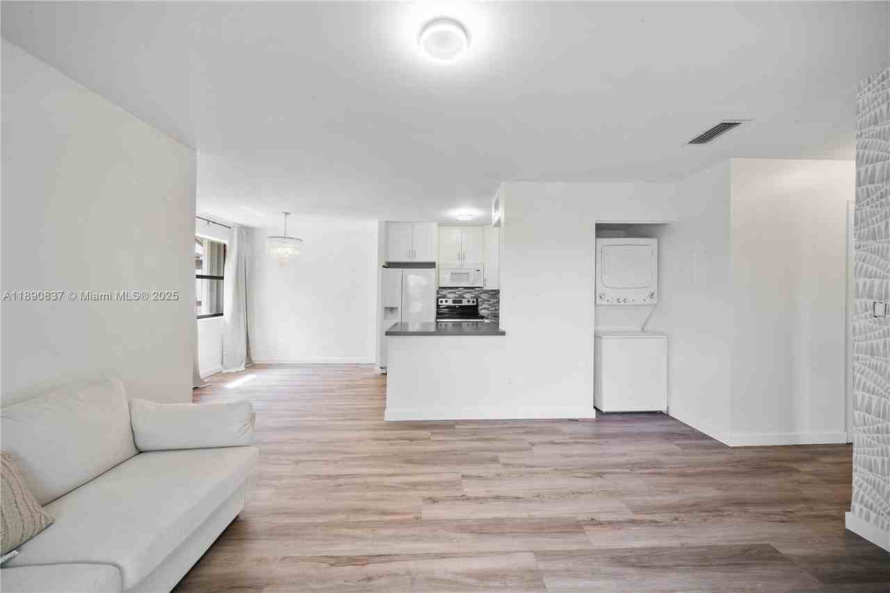 485 Nw 210th St #206 - Photo 6 of 21