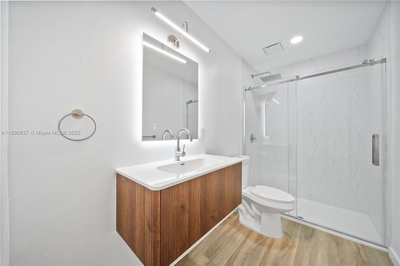 485 Nw 210th St #206 - Photo 7 of 21