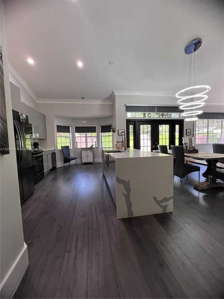 1371 Bayview Circle #0