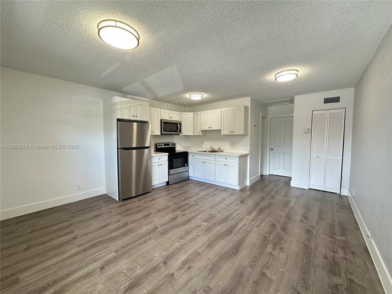 3660 Ne 11th Ave #6 - Photo 2 of 26