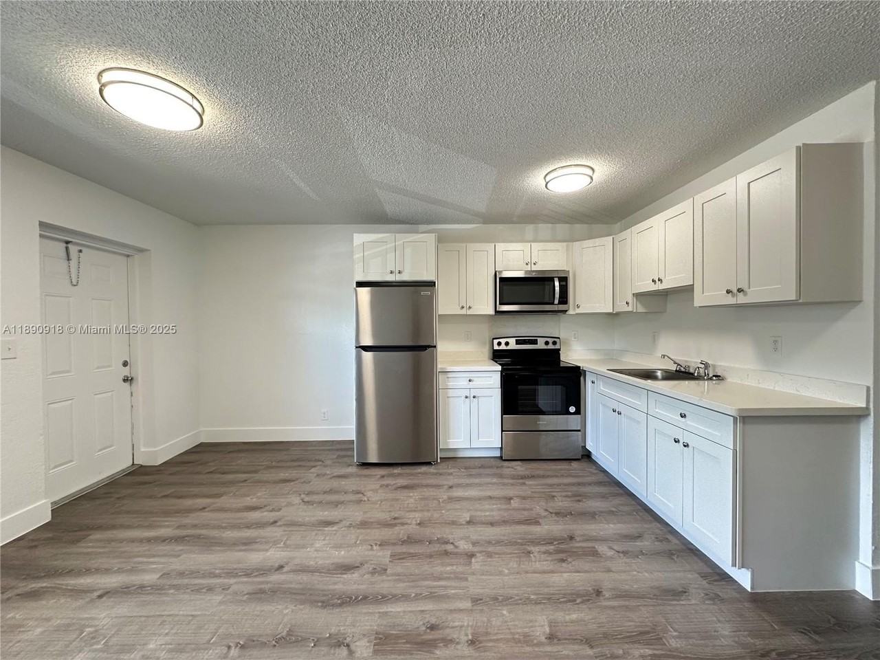 3660 Ne 11th Ave #6 - Photo 4 of 26