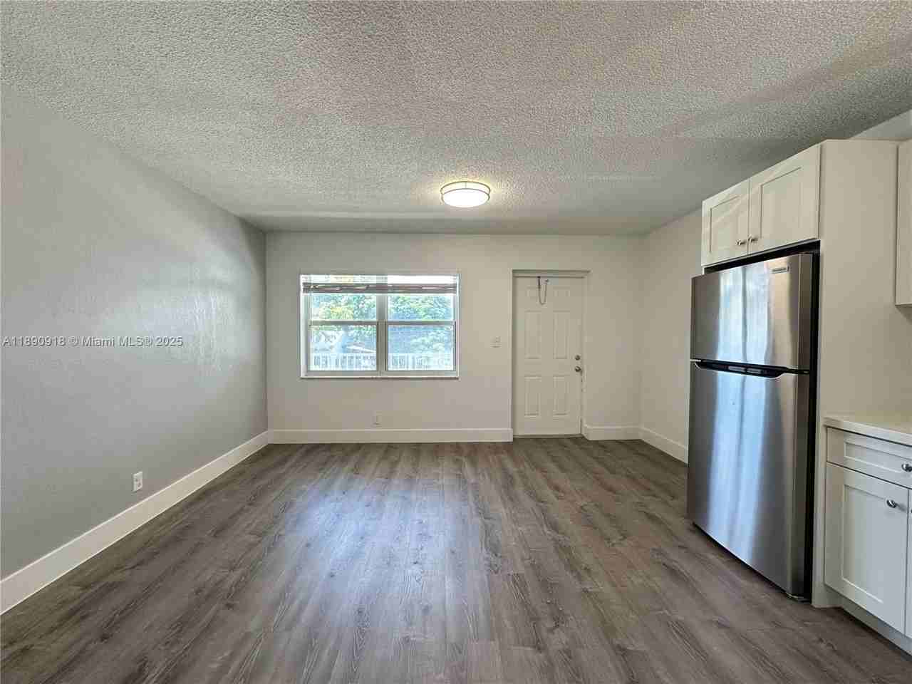 3660 Ne 11th Ave #6 - Photo 5 of 26