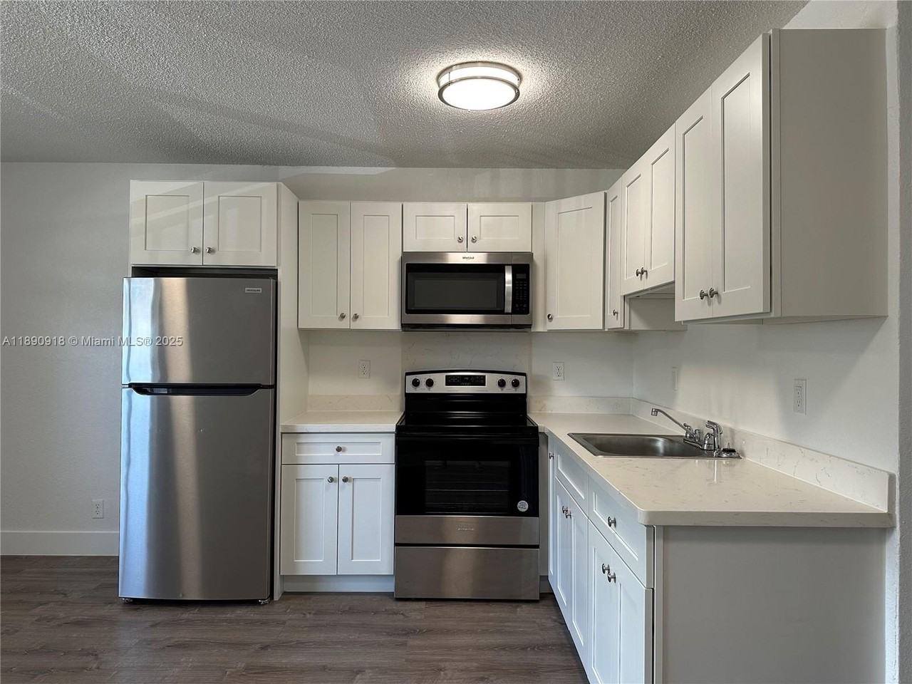 3660 Ne 11th Ave #6 - Photo 6 of 26