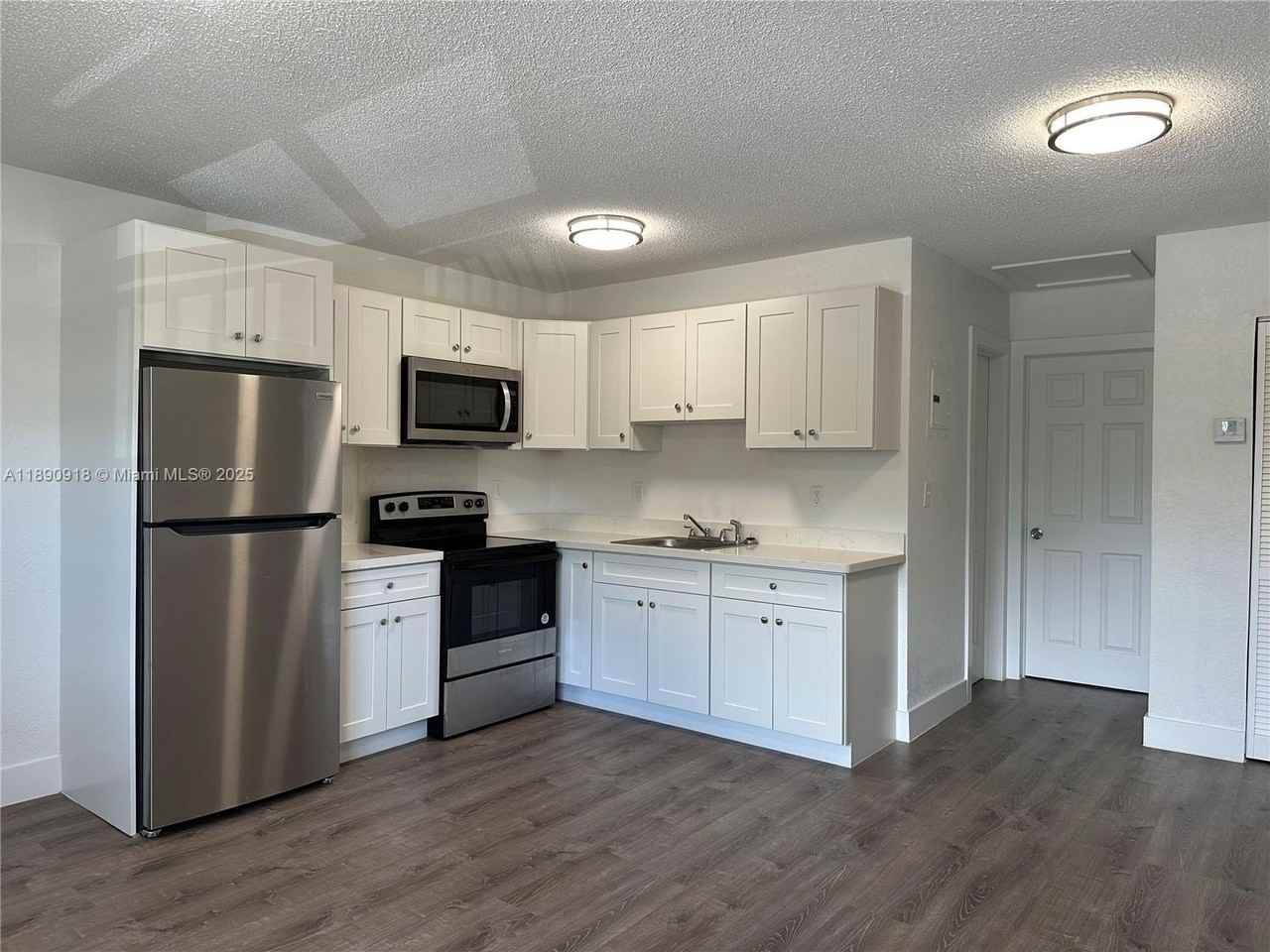 3660 Ne 11th Ave #6 - Photo 7 of 26