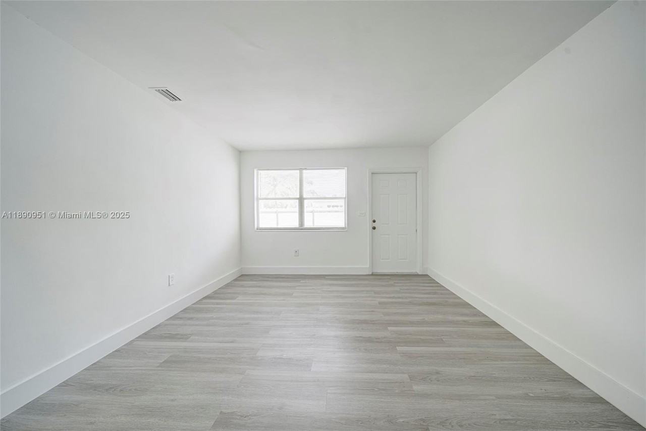 6735 Nw 2nd Ct #1 - Photo 5 of 27