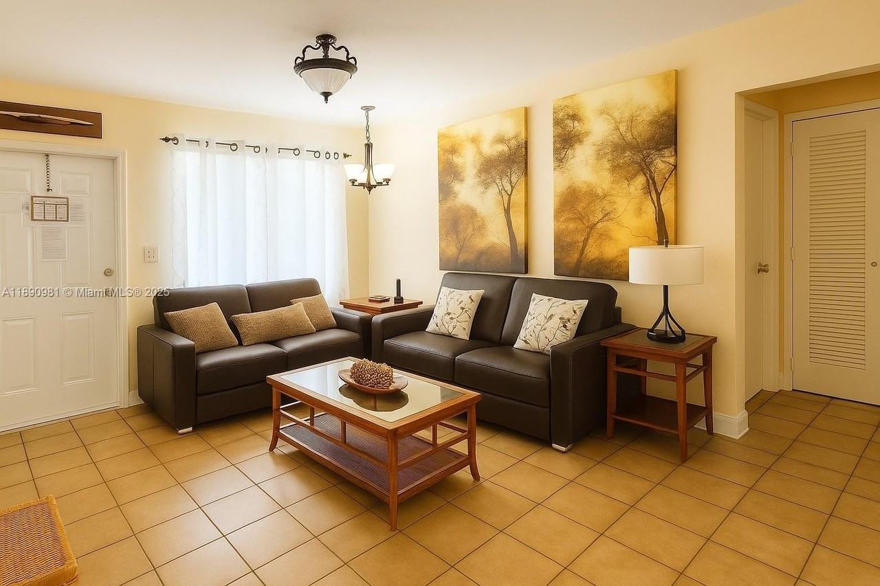 504 Sw 10th St #2 - Photo 3 of 14