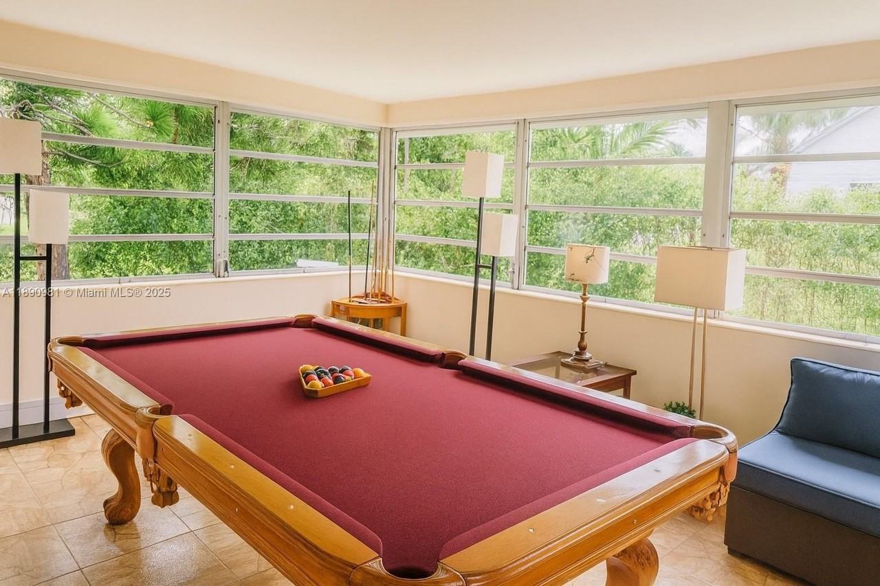 504 Sw 10th St #2 - Photo 5 of 14