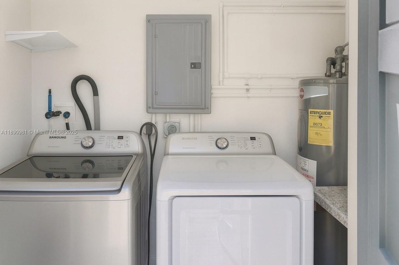 504 Sw 10th St #2 - Photo 6 of 14