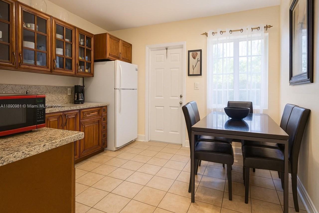 504 Sw 10th St #2 - Photo 7 of 14