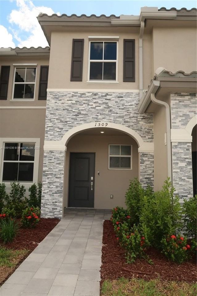 1509 Se 27th Rd - Photo 2 of 27