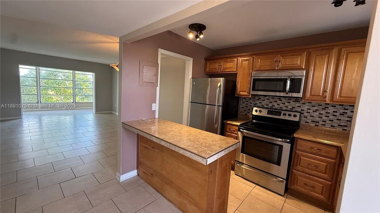 8500 Sunrise Lakes Boulevard #303