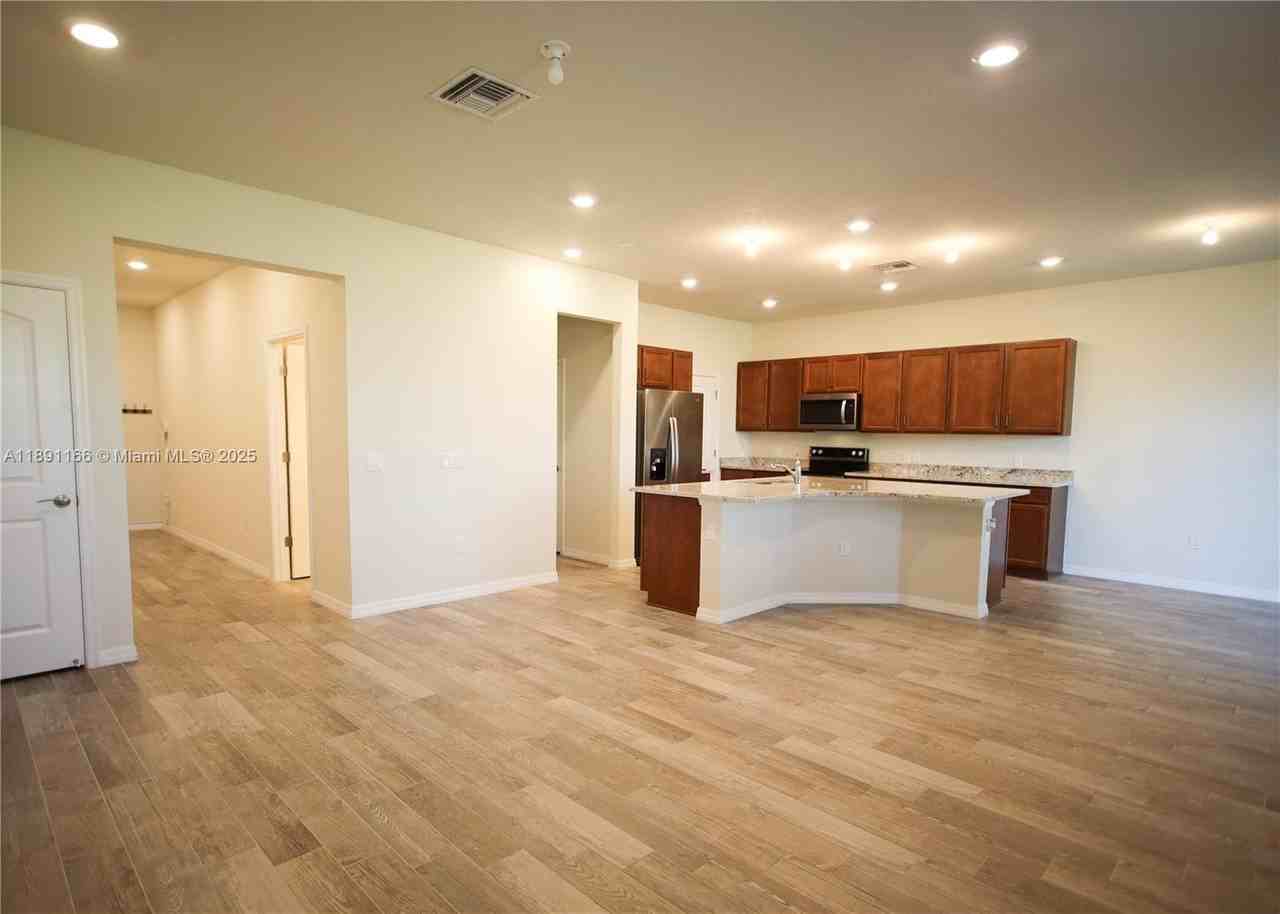 8293 Cadre Noir Rd - Photo 7 of 50