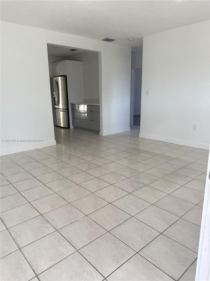 11821 Sw 185th Ter #0 - Photo 5 of 19