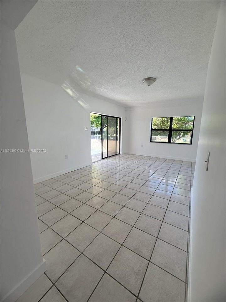 11821 Sw 185th Ter #0 - Photo 6 of 19