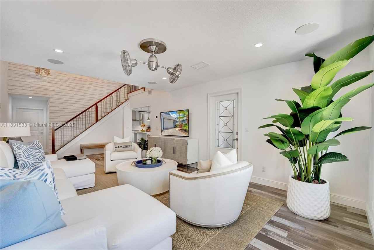 203 Ocean Dunes Cir #0 - Photo 3 of 35