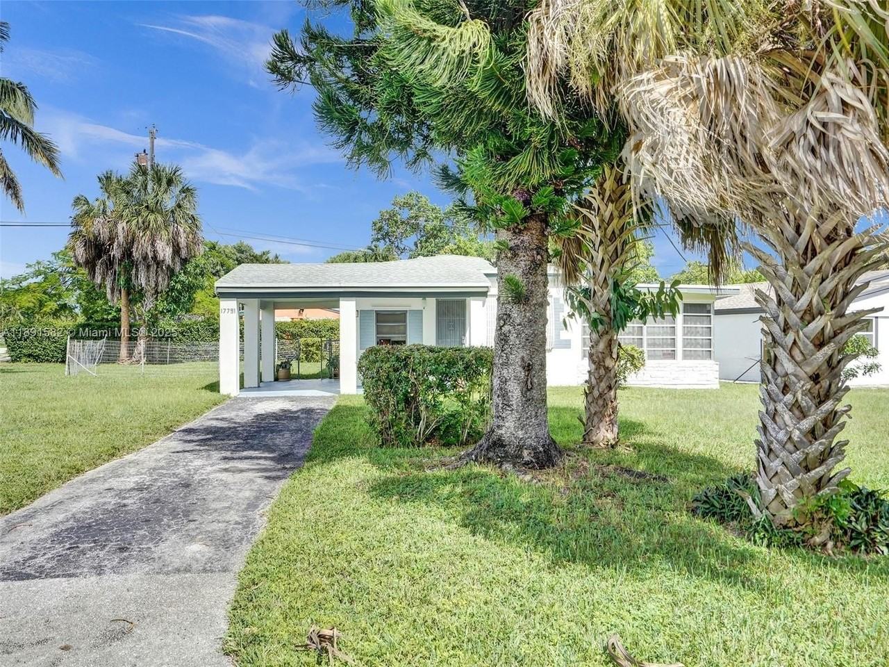 17791 Ne 13th Ave - Photo 3 of 45