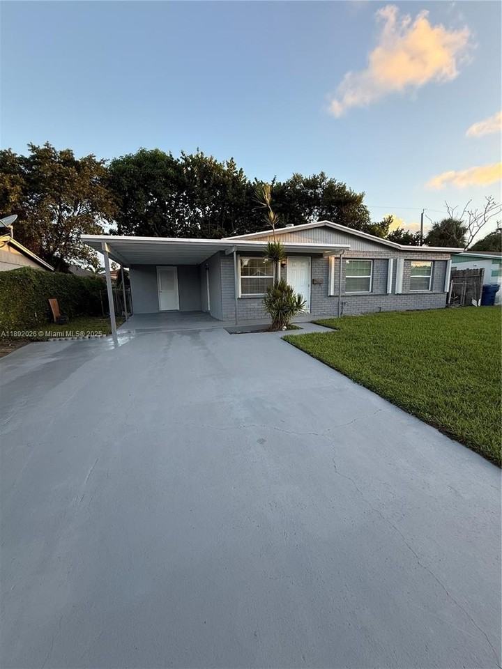 1600 W 14th St - Photo 2 of 22