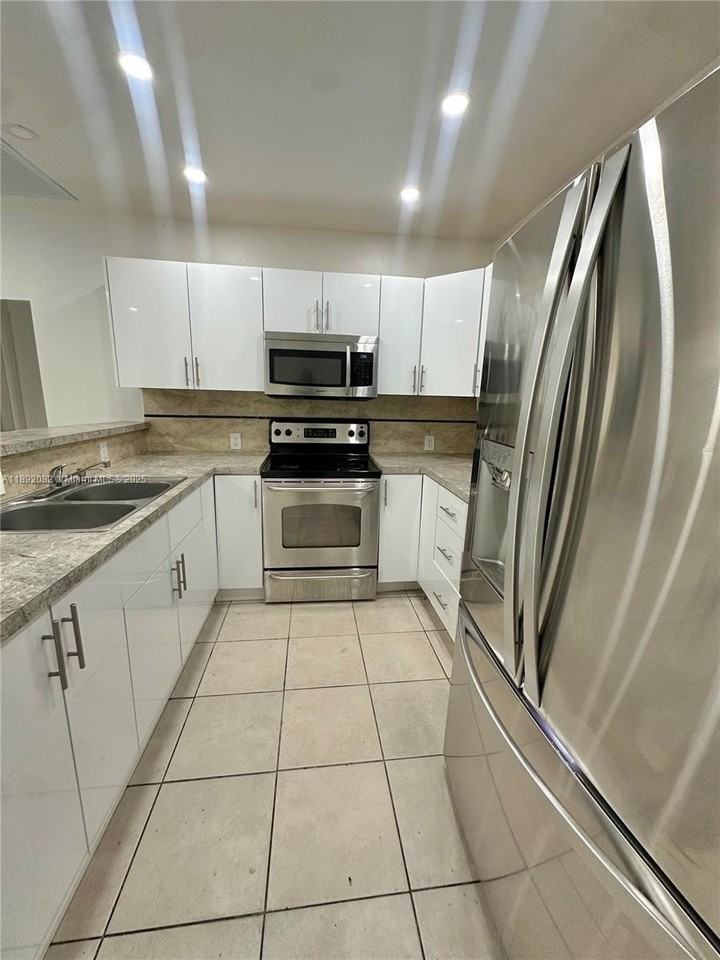 4111 Sw 33rd St #A - Photo 3 of 15