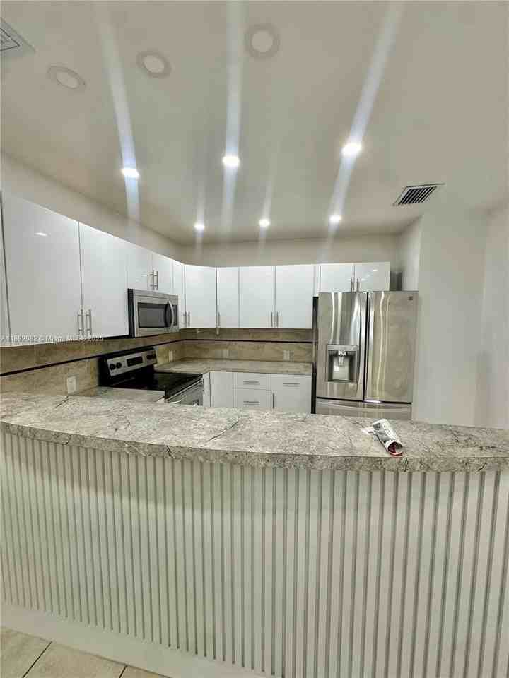 4111 Sw 33rd St #A - Photo 5 of 15