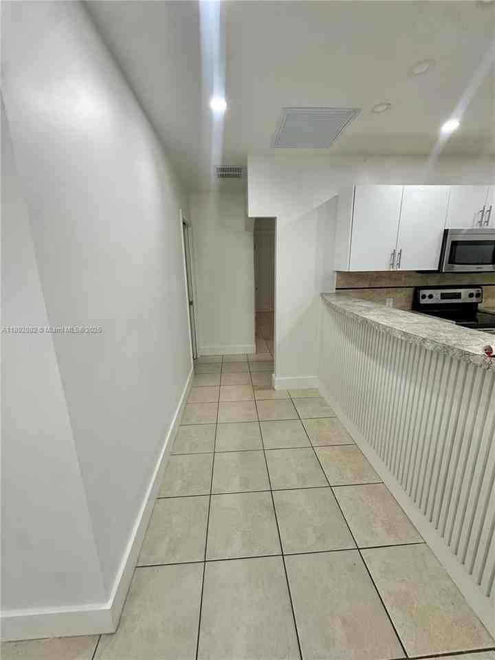 4111 Sw 33rd St #A - Photo 6 of 15