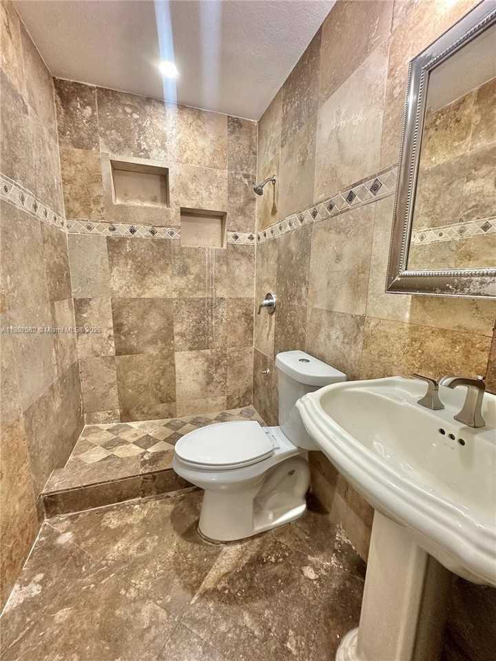 4111 Sw 33rd St #A - Photo 7 of 15