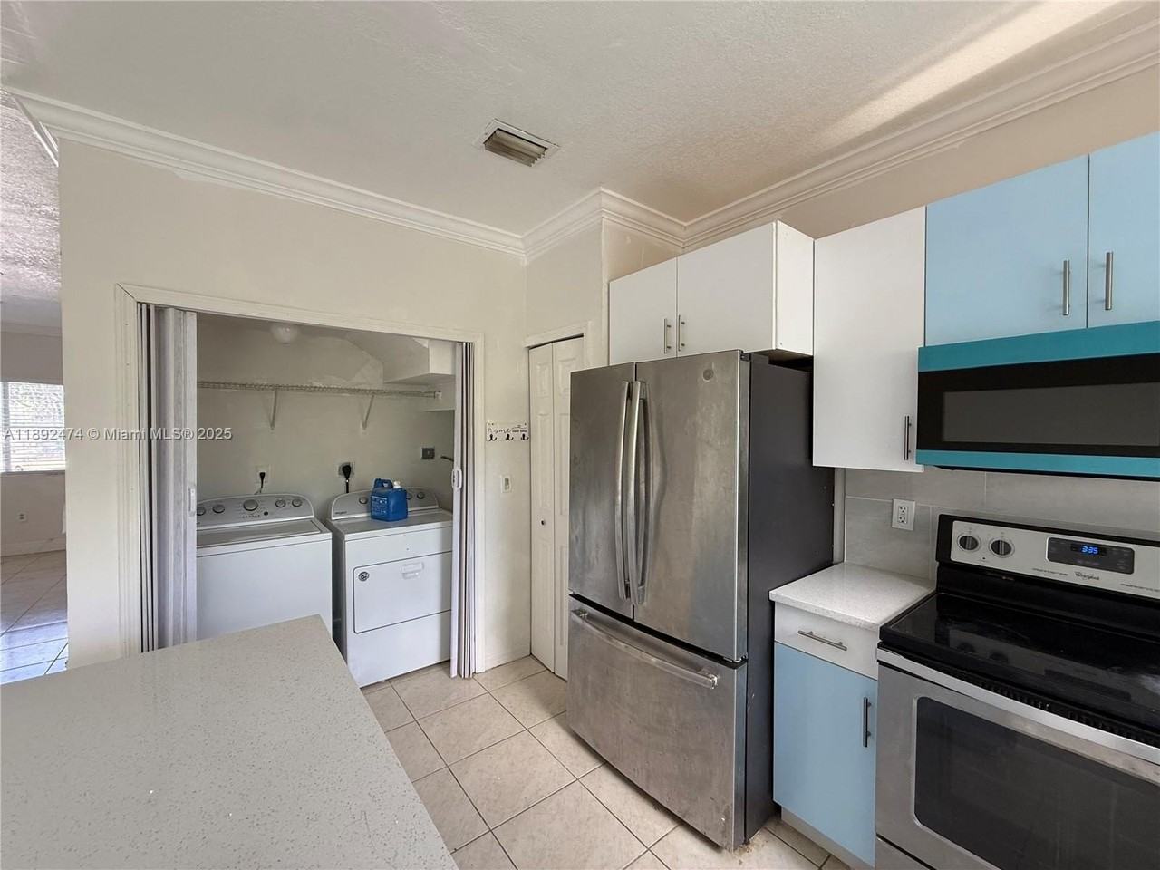 1512 Se 31st Ct #1512 - Photo 3 of 11