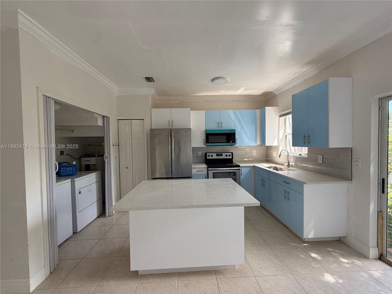 1512 Se 31st Ct #1512 - Photo 4 of 11