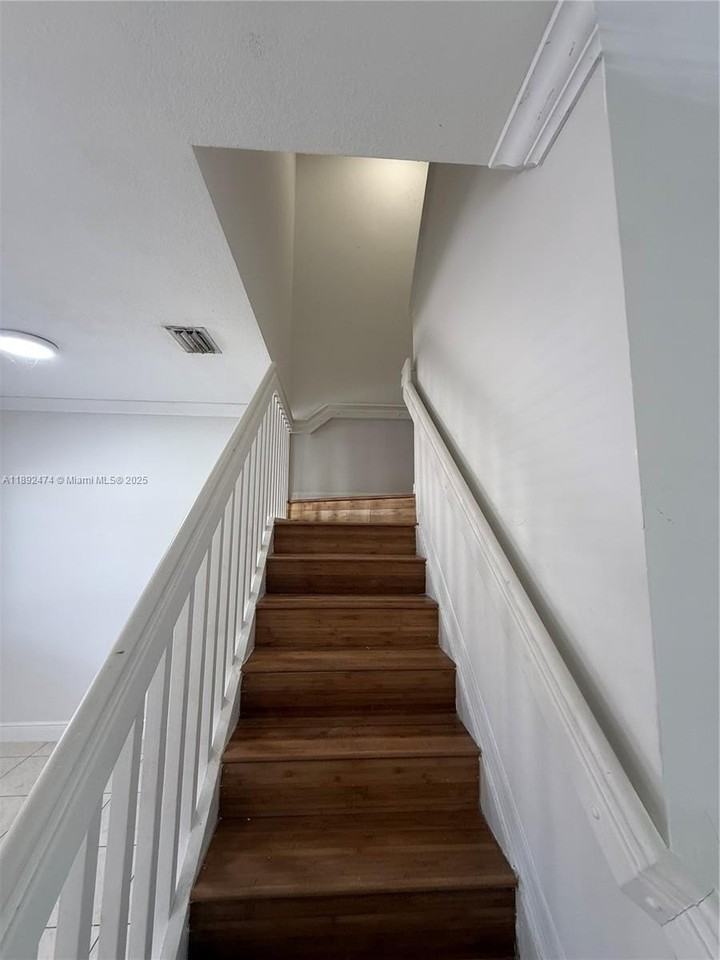 1512 Se 31st Ct #1512 - Photo 5 of 11