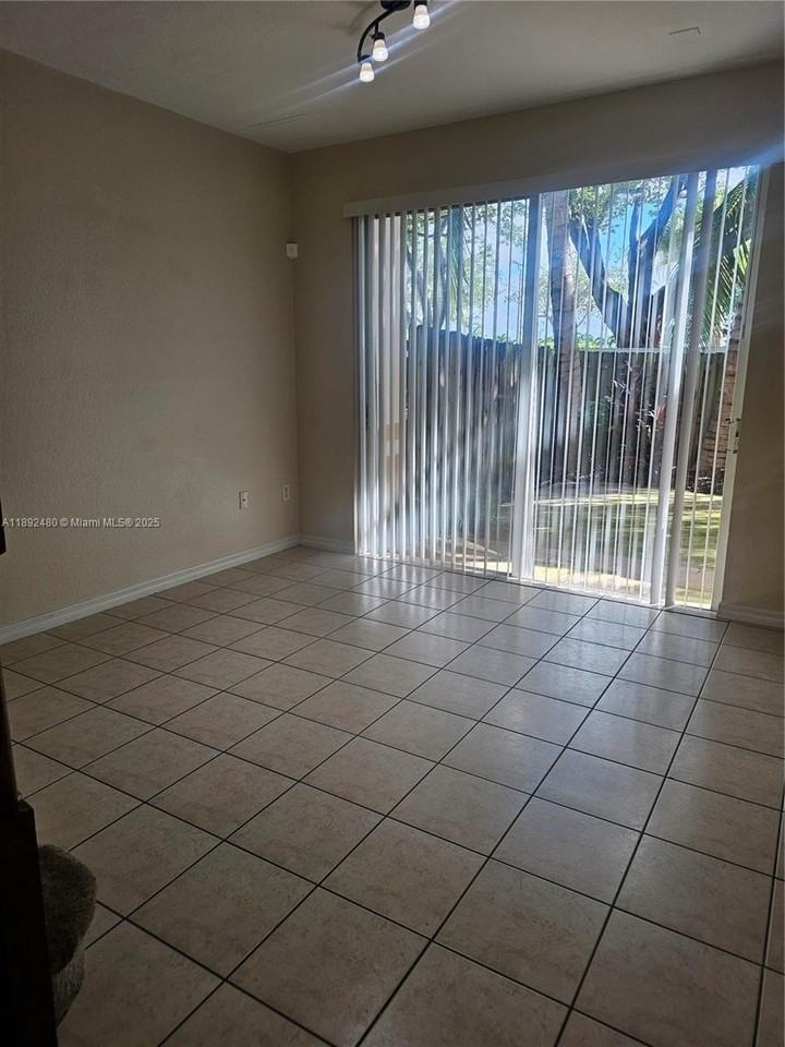 12488 Sw 125th Ter - Photo 5 of 18
