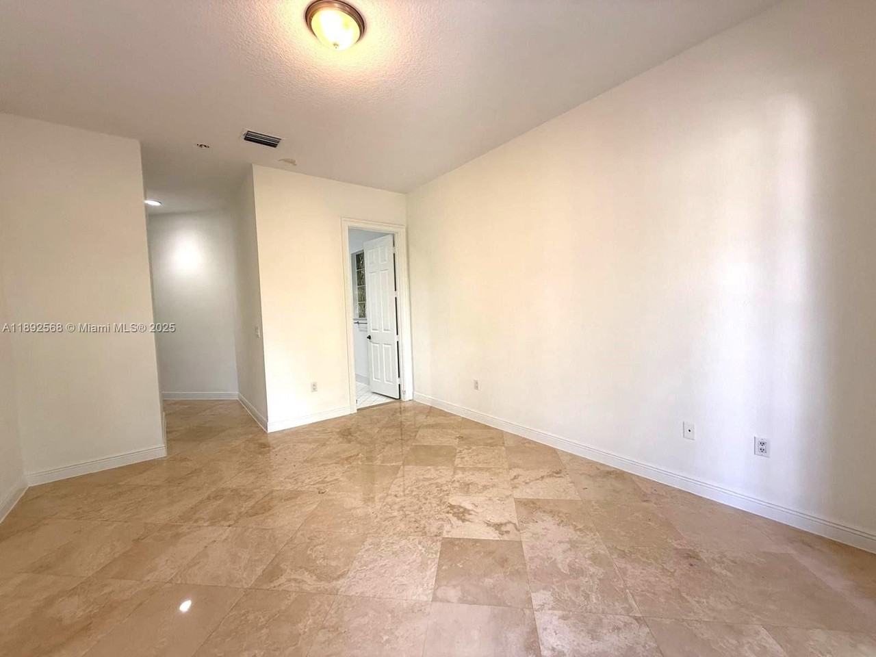 996 Sanibel Dr - Photo 5 of 50