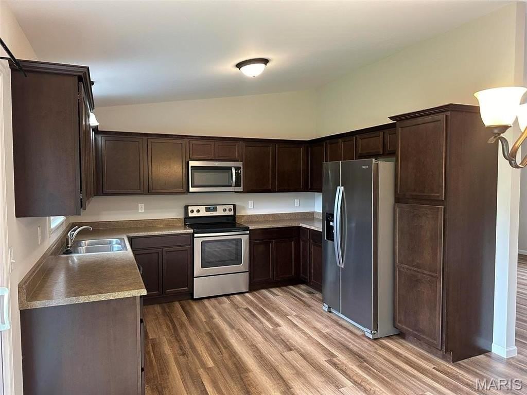 304 Vine St - Photo 5 of 20