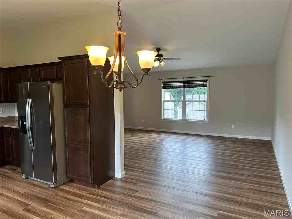 304 Vine St - Photo 6 of 20