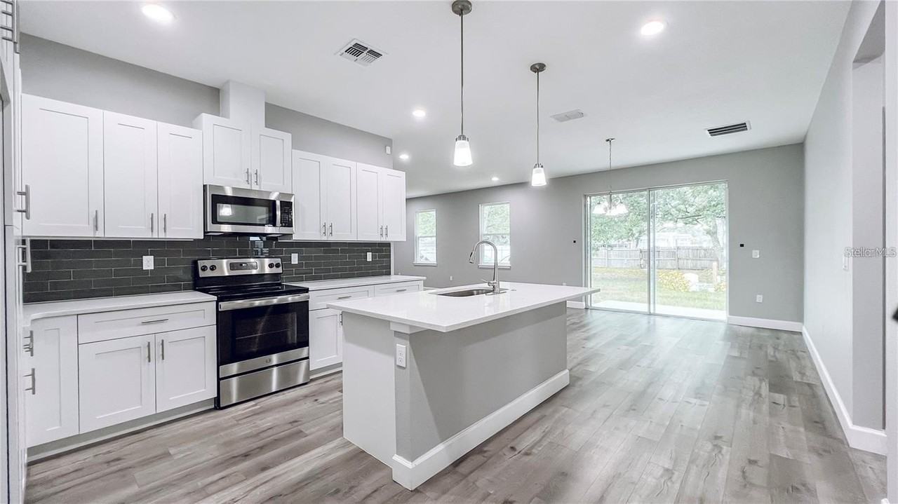 2725 Nova Dr - Photo 4 of 25