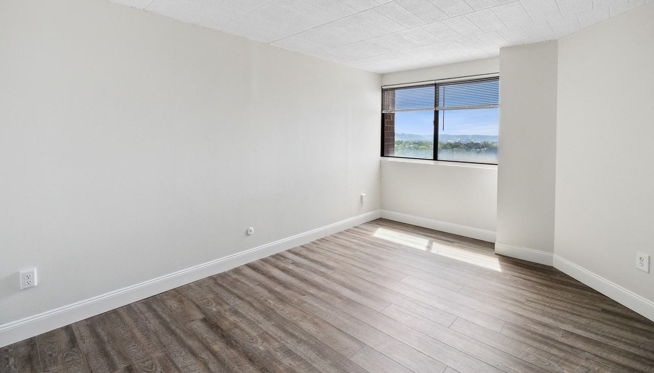 Walnut Towers at Frick Park - Photo 4 of 50