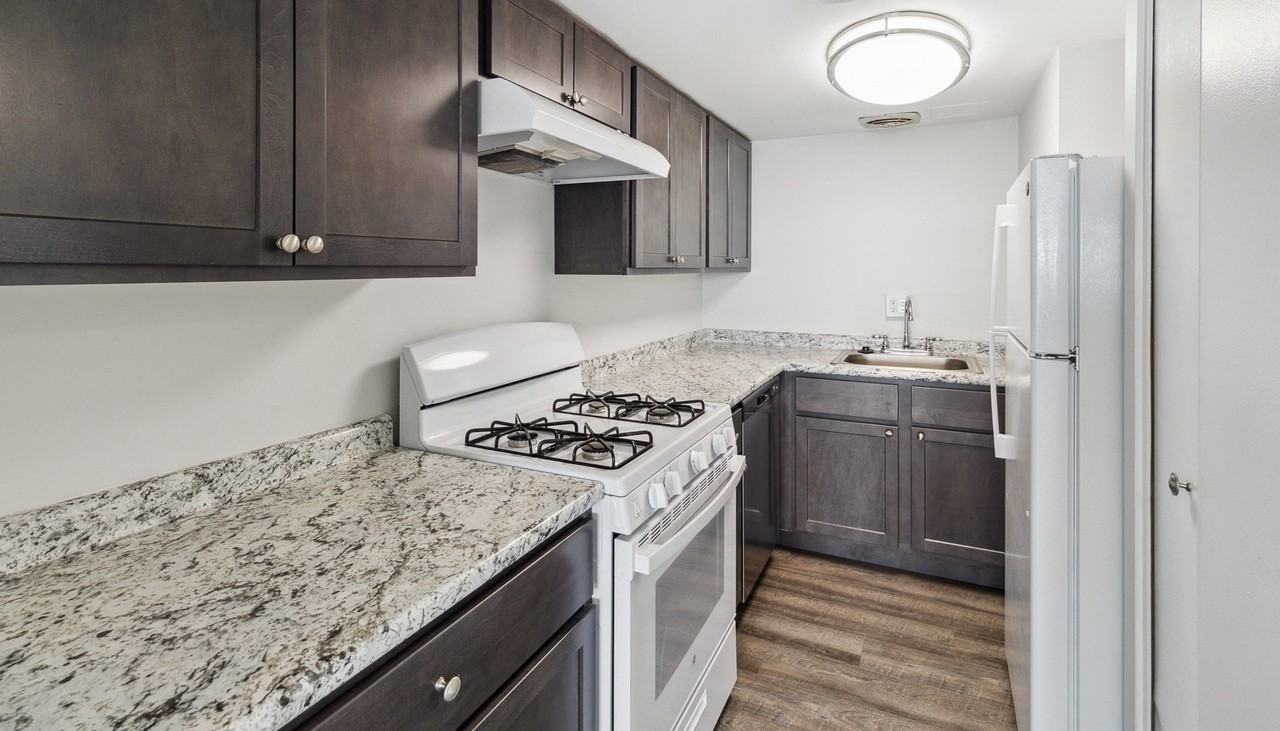 Walnut Towers at Frick Park - Photo 5 of 50