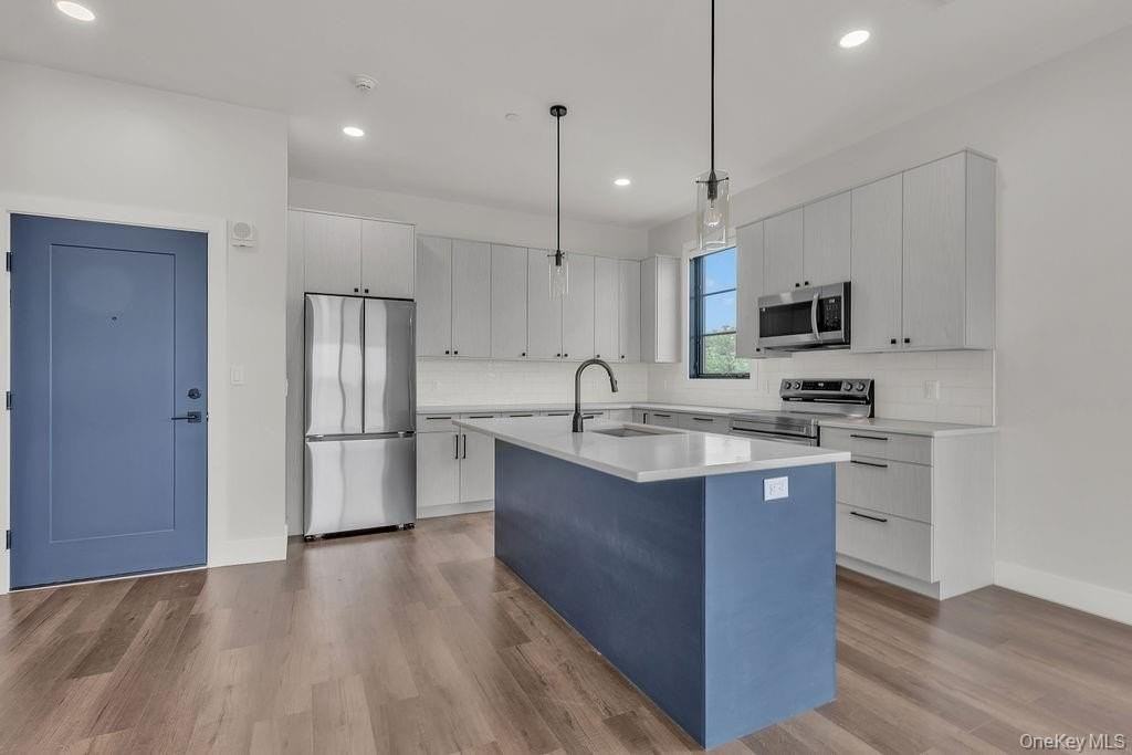 185191 Ashford Ave #12 - Photo 7 of 23