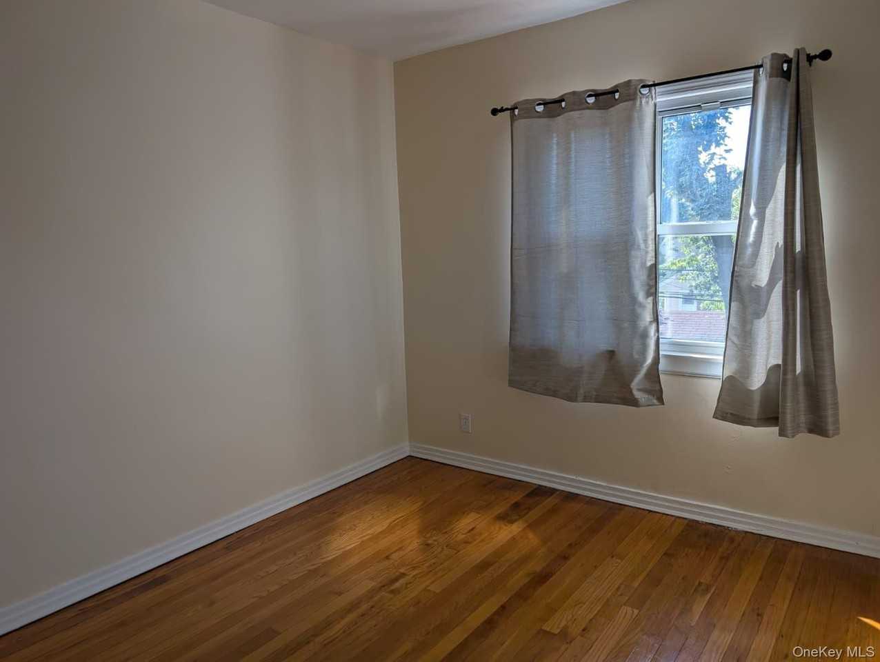 7540 197th St - Photo 2 of 14