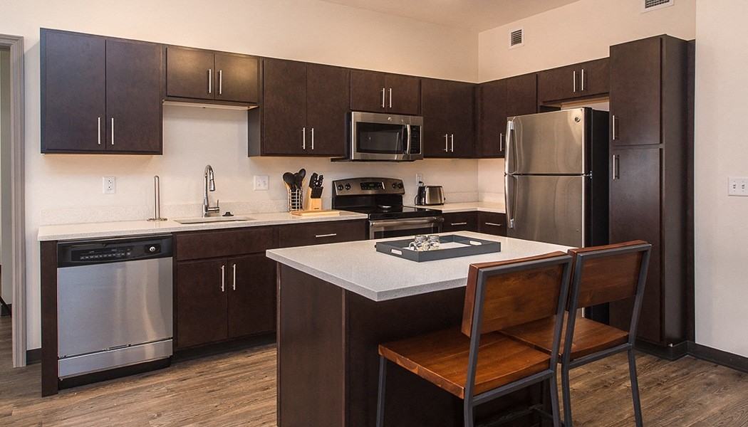 Hot Metal Flats - Photo 2 of 33