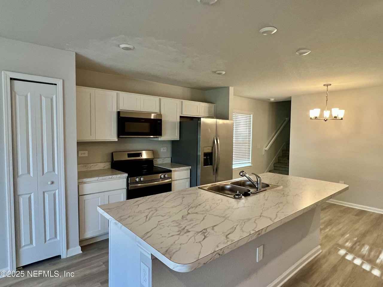 845 Hartshill Place - Photo 6 of 22