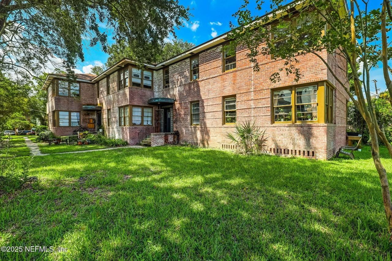 2746 Vernon Ter Apt 4 #4 - Photo 2 of 12