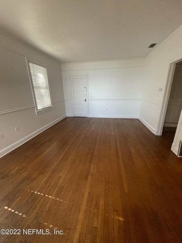 2746 Vernon Ter Apt 4 #4 - Photo 5 of 12