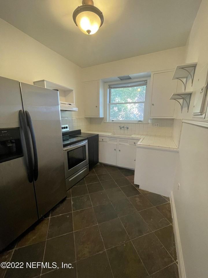 2746 Vernon Ter Apt 4 #4 - Photo 7 of 12