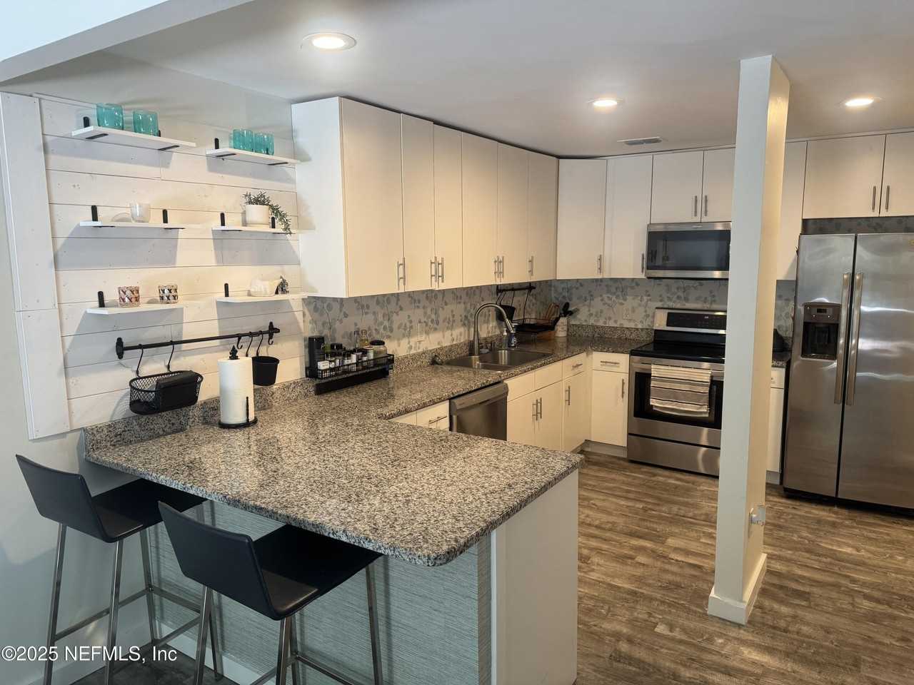 8508 Sturbridge Cir W - Photo 2 of 11