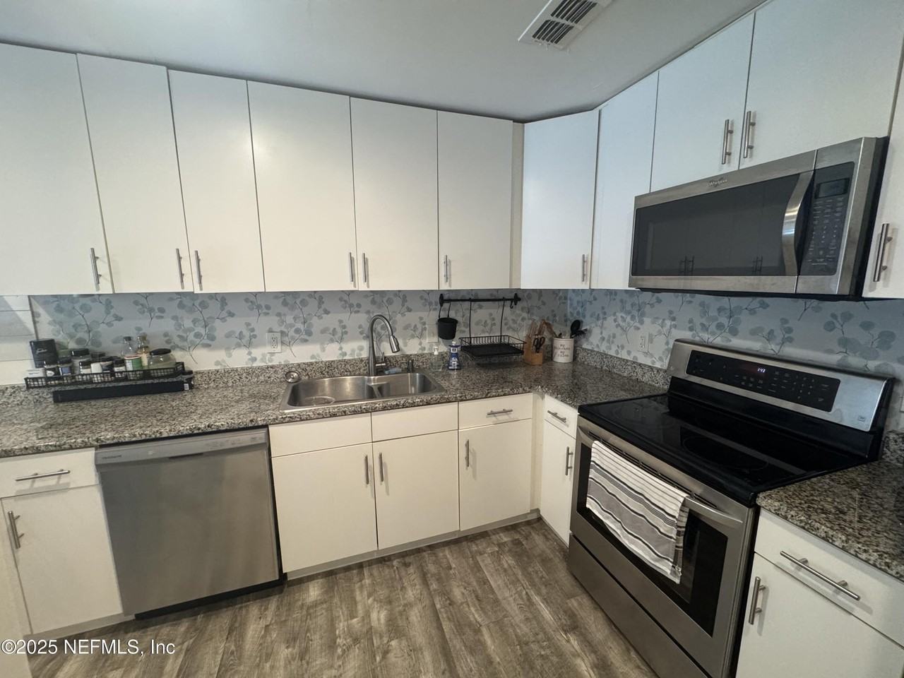 8508 Sturbridge Cir W - Photo 3 of 11