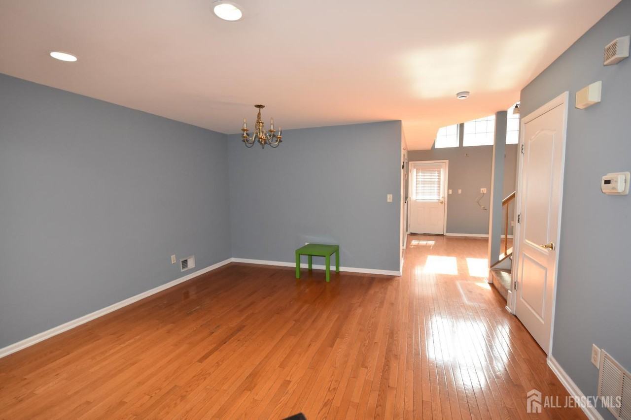 24 Hawthorne Rd - Photo 2 of 36