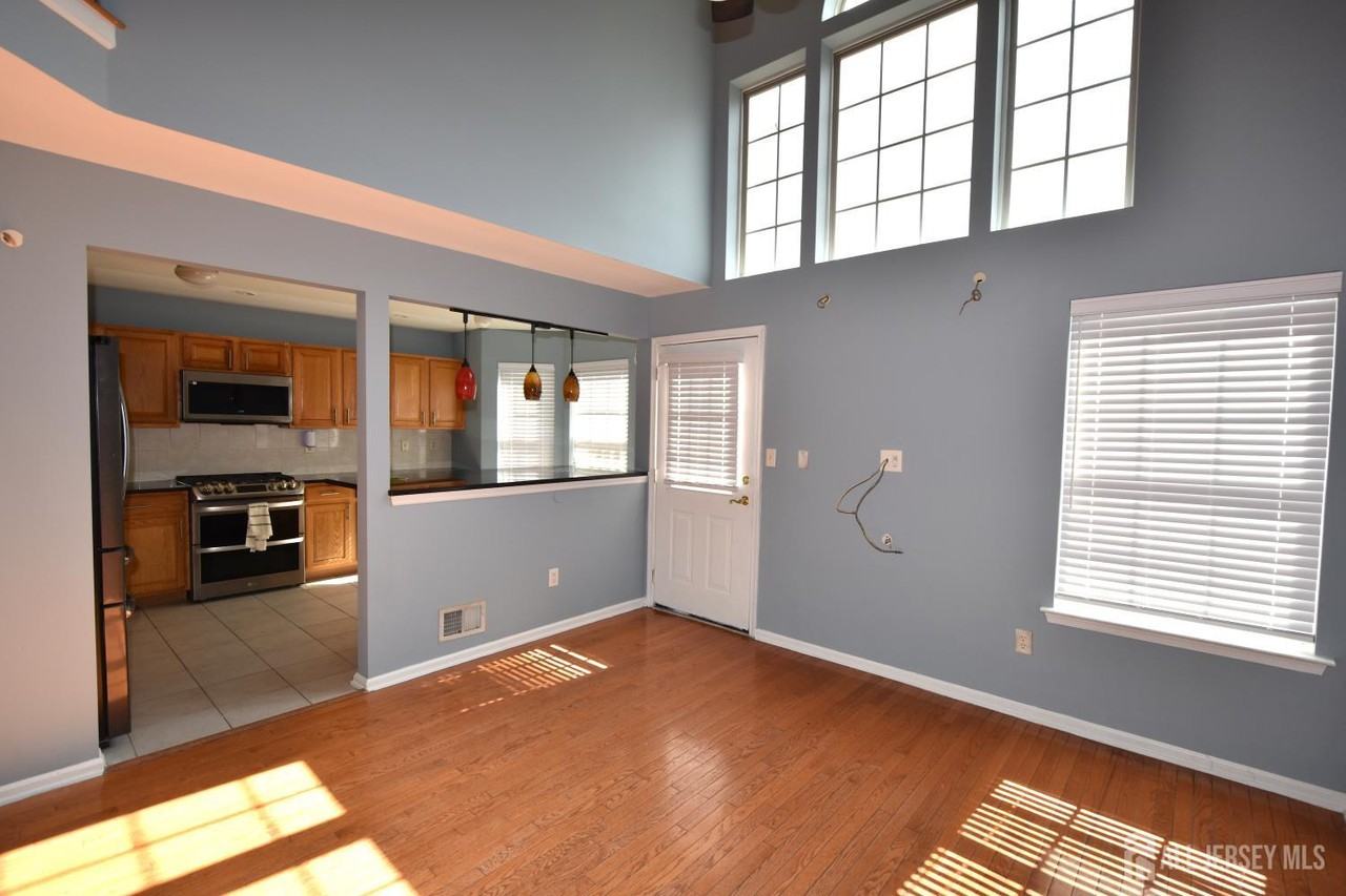 24 Hawthorne Rd - Photo 5 of 36