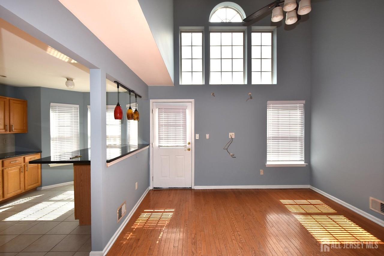 24 Hawthorne Rd - Photo 6 of 36