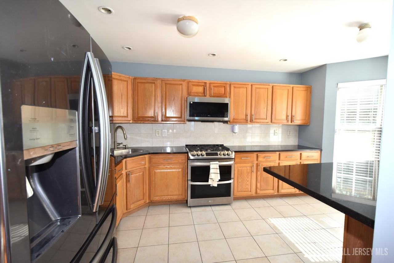 24 Hawthorne Rd - Photo 7 of 36